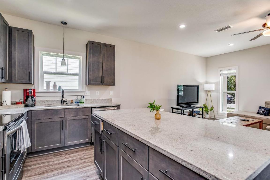 Beach Flow Bungalow-Mins To Downtown-Dining-Base Pensacola Dış mekan fotoğraf