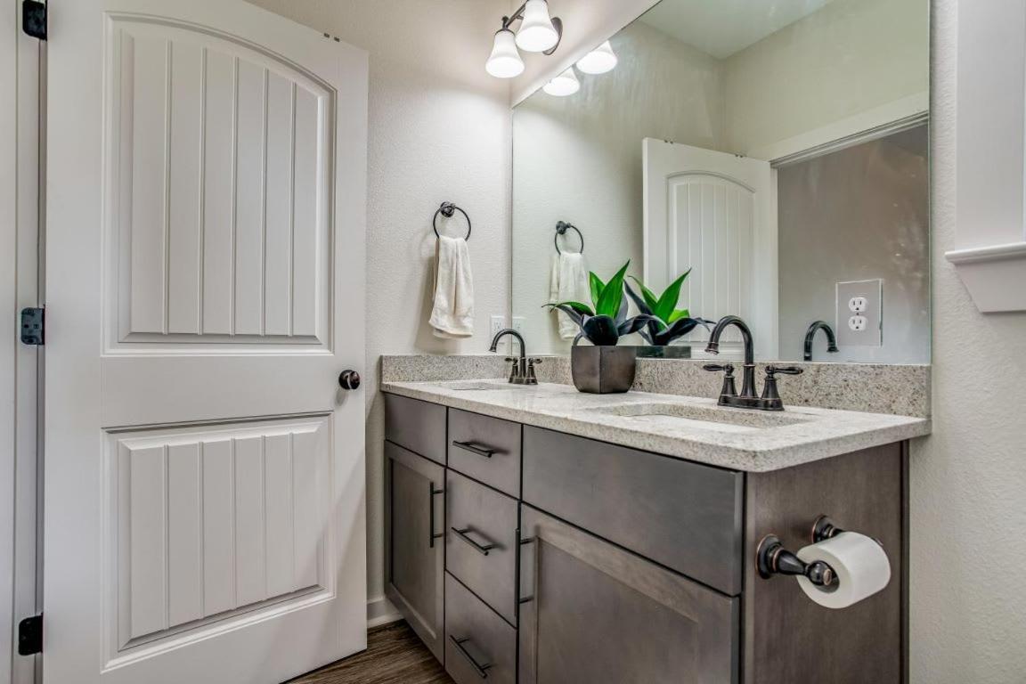 Beach Flow Bungalow-Mins To Downtown-Dining-Base Pensacola Dış mekan fotoğraf
