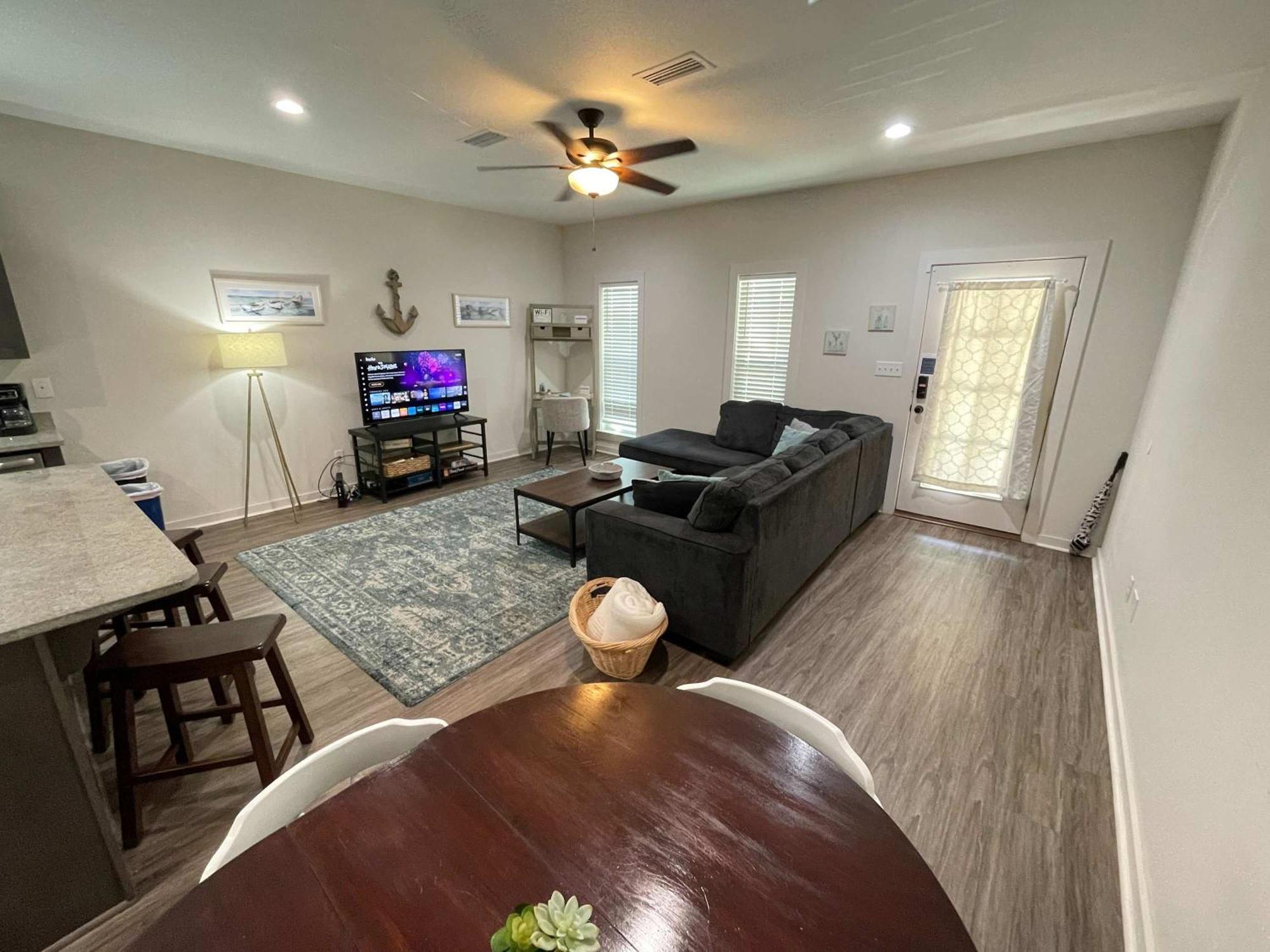 Beach Flow Bungalow-Mins To Downtown-Dining-Base Pensacola Dış mekan fotoğraf