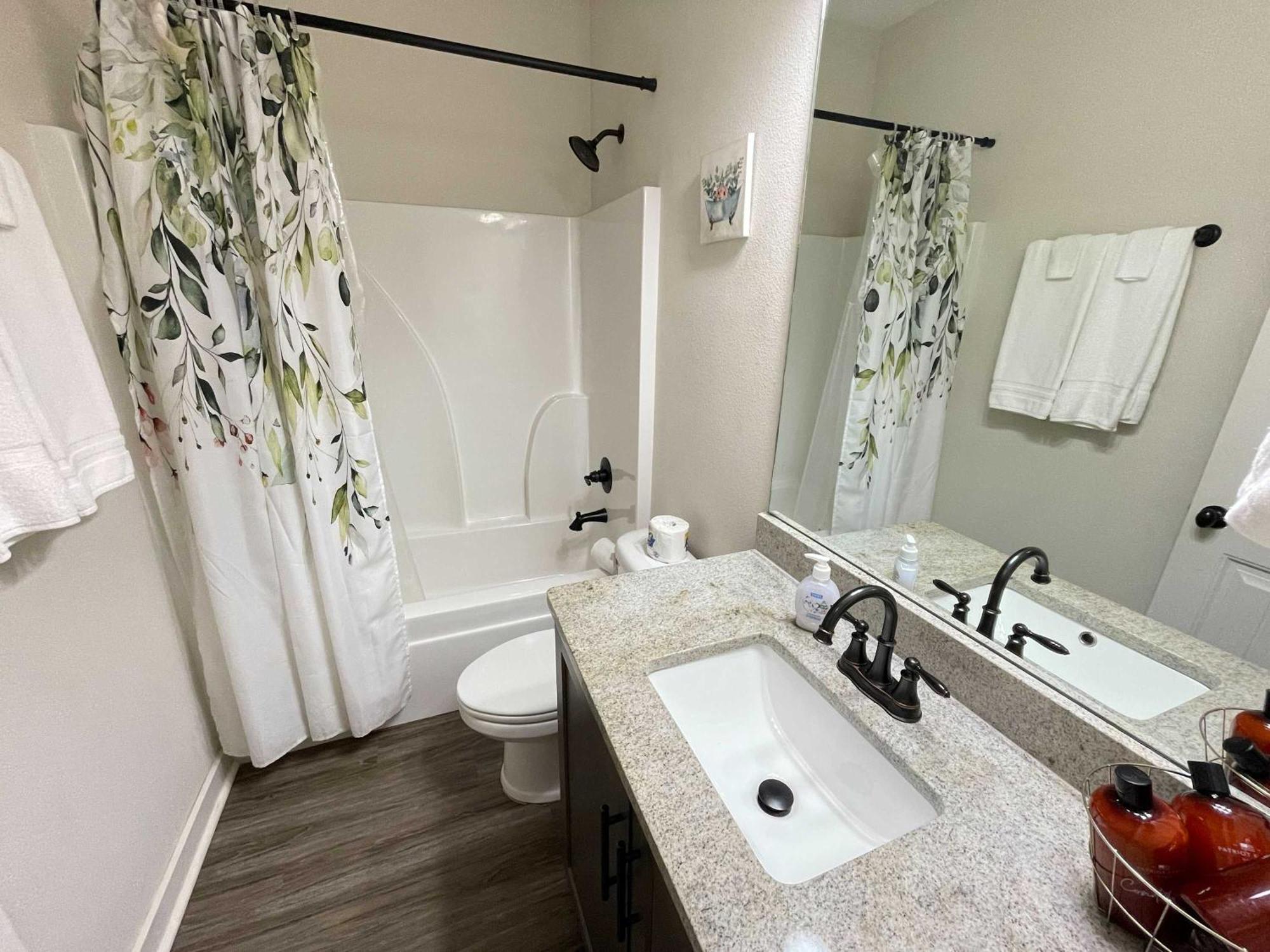 Beach Flow Bungalow-Mins To Downtown-Dining-Base Pensacola Dış mekan fotoğraf